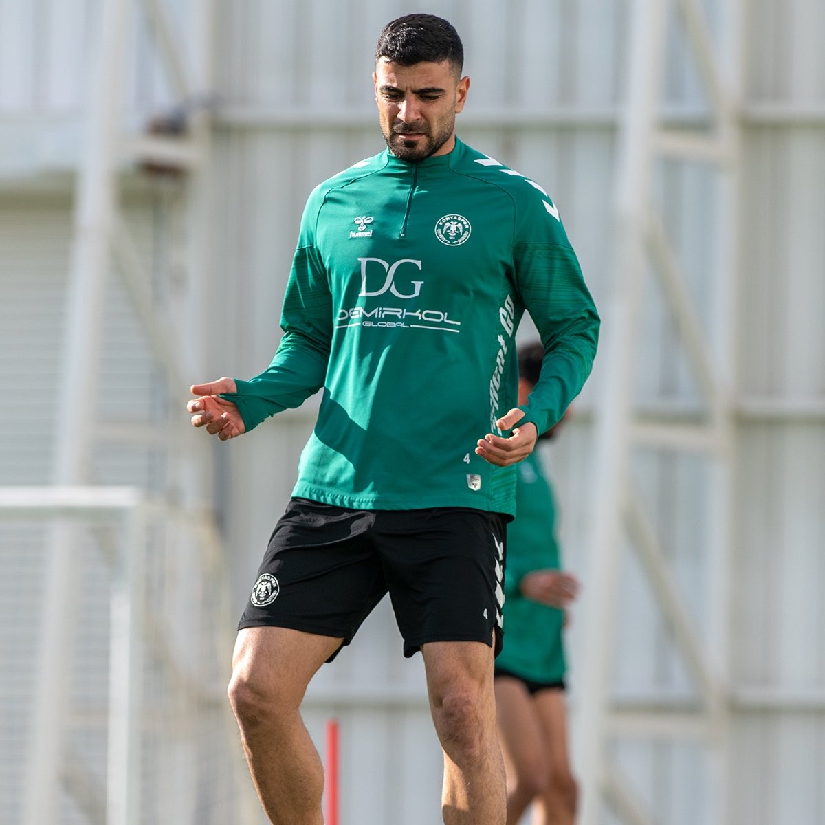 ofsaytplus's tweet photo. Fenerbahçe, Konyaspor'un stoperi Adil Demirbağ'ın şartlarını sordu. 

📰 Fanatik https://t.co/XvzWUs7Wzp