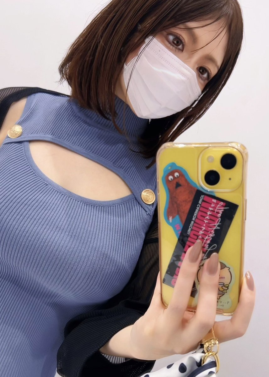 yoppara_parco's tweet photo. 鏡越しに撮ると寄り目っぽくなっちゃうんだけど、かと言ってどこ見たらいいかもわからない🙃 https://t.co/myL5LiB78w