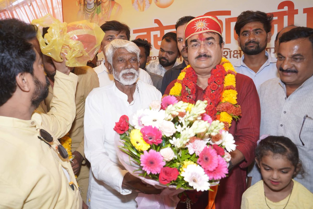 kuanvarsinghya5's tweet photo. स्वास्थ्य राज्यमंत्री आदरणीय भाईसाहब श्री @nsp2106 जी को जन्मदिन की हृदय की अनंत गहराइयों से बधाई एवं शुभकामनाएं, श्री रामराजा सरकार आपको दीर्घायु एवं उज्जवल भविष्य दे ऐसी रामराजा सरकार से प्रार्थना करते हैं।
@BJP4MP  @DrMohanYadav51 @Hkhandelwal1964 @healthminmp https://t.co/yDtjraq7c1