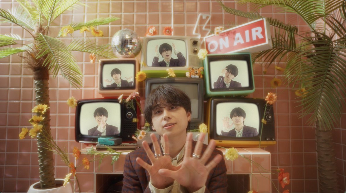 hasetomo723's tweet photo. 🌻重大発表🌻

6月22日（月）21:00〜
新曲「恋花」 Music Videoが公開決定!!!

本当に最高のMVになってるんで絶対に見てね👀
チャンネル登録も忘れずに!!!

https://t.co/xzdCReKtN4 https://t.co/fqCbcb9rz5