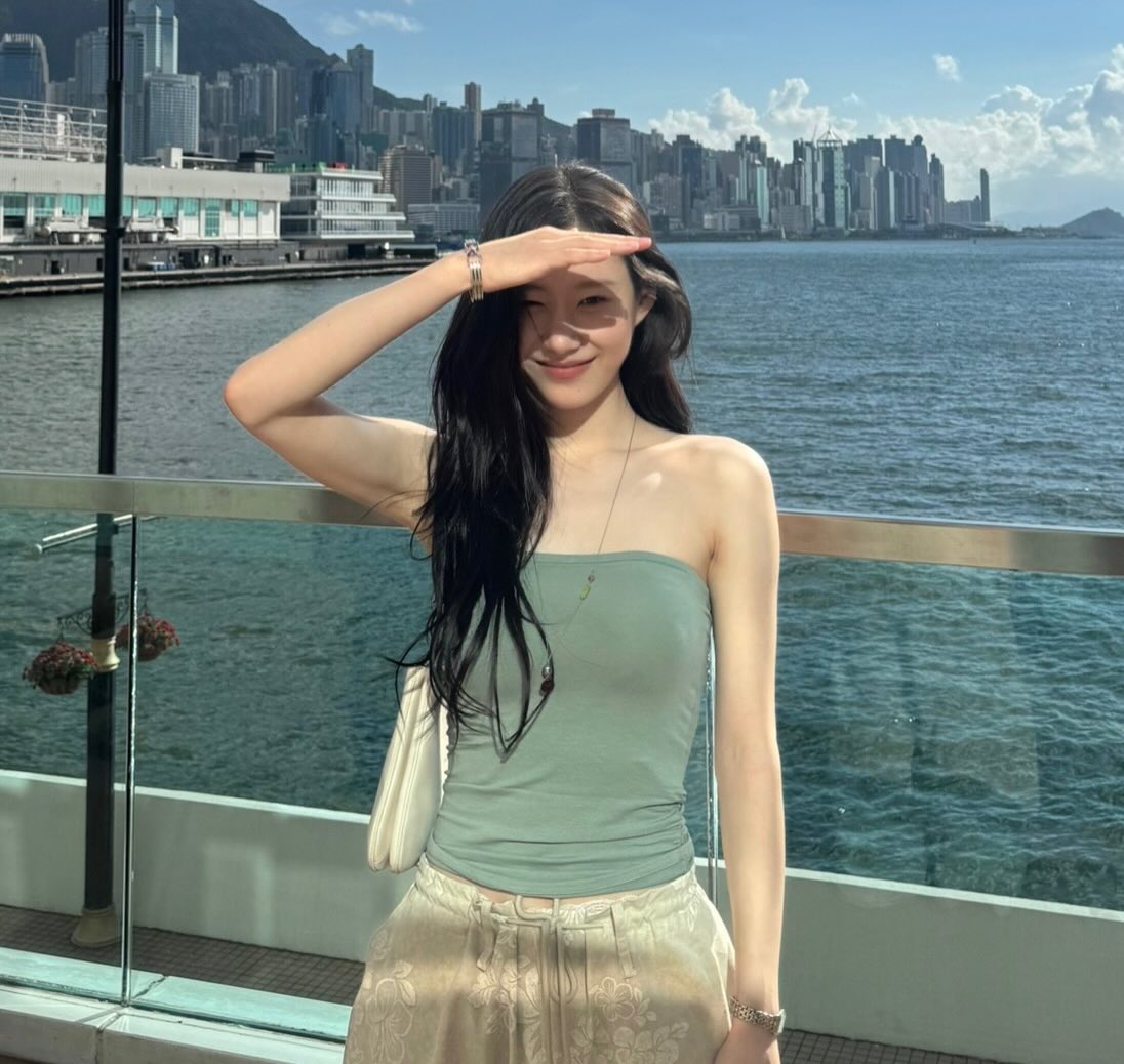 idoldrip_'s tweet photo. 하단 링크를 통해 구매 시 일정 수수료를 제공받습니다.
 𖥔 260621 있지 채령 옷장 손민수 𖥔*.･
 
𖥔*.･ 🔗https://t.co/BDyXwvdBo6
🔎 쿠어 우먼 (COOR WOMEN)
- ✧ 셔링 튜브 탑 (카키그린)
🛒 가격: 39,210원 ✔️

𖥔*.･ 🔗https://t.co/LZmHpjh4gR
🔎 쿠어 우먼 (COOR WOMEN)
- ✧ 셔링 튜브 탑 (카키그린)
🛒 가격: 44,000원

𖥔*.･ 🔗https://t.co/ZHw5dnZ8U1
🔎 모이페어 (MOIFAIRE)
- ✧ FLOWER WIDE PANTS / BEIGE
🛒 가격: 127,200원 ✔️

𖥔*.･ 🔗https://t.co/xbqm6ZHpvD
🔎 모이페어 (MOIFAIRE)
- ✧ FLOWER WIDE PANTS / BEIGE
🛒 가격: 154,000원

𖥔*.･ 🔗https://t.co/cmMRNXvsKN
🔎 코치 (COACH)
- ✧ 페넬로페 숄더 백 CP101 SV/HA
🛒 가격: 320,000원 ✔️

𖥔 전체 리스트는 상단 고정에서 확인
#채령 #CHAERYEONG #있지 #ITZY