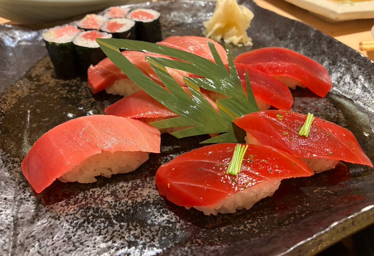 akoP_33's tweet photo. 🐙勝ち知人に高いお寿司食べさせてあげるから送迎してってゴチになってきた🤩初芽ねぎ寿司うま😳まじで！！飲みたすぎたけどこのノンアルジントニック美味しすぎてびっくりした😳これあればアルコール我慢できる🤣w美味しいものいっぱい食べたし明日からまた頑張ろっと😚今日もお疲れ様でした🙌✨ https://t.co/aRRK5Kf9vu