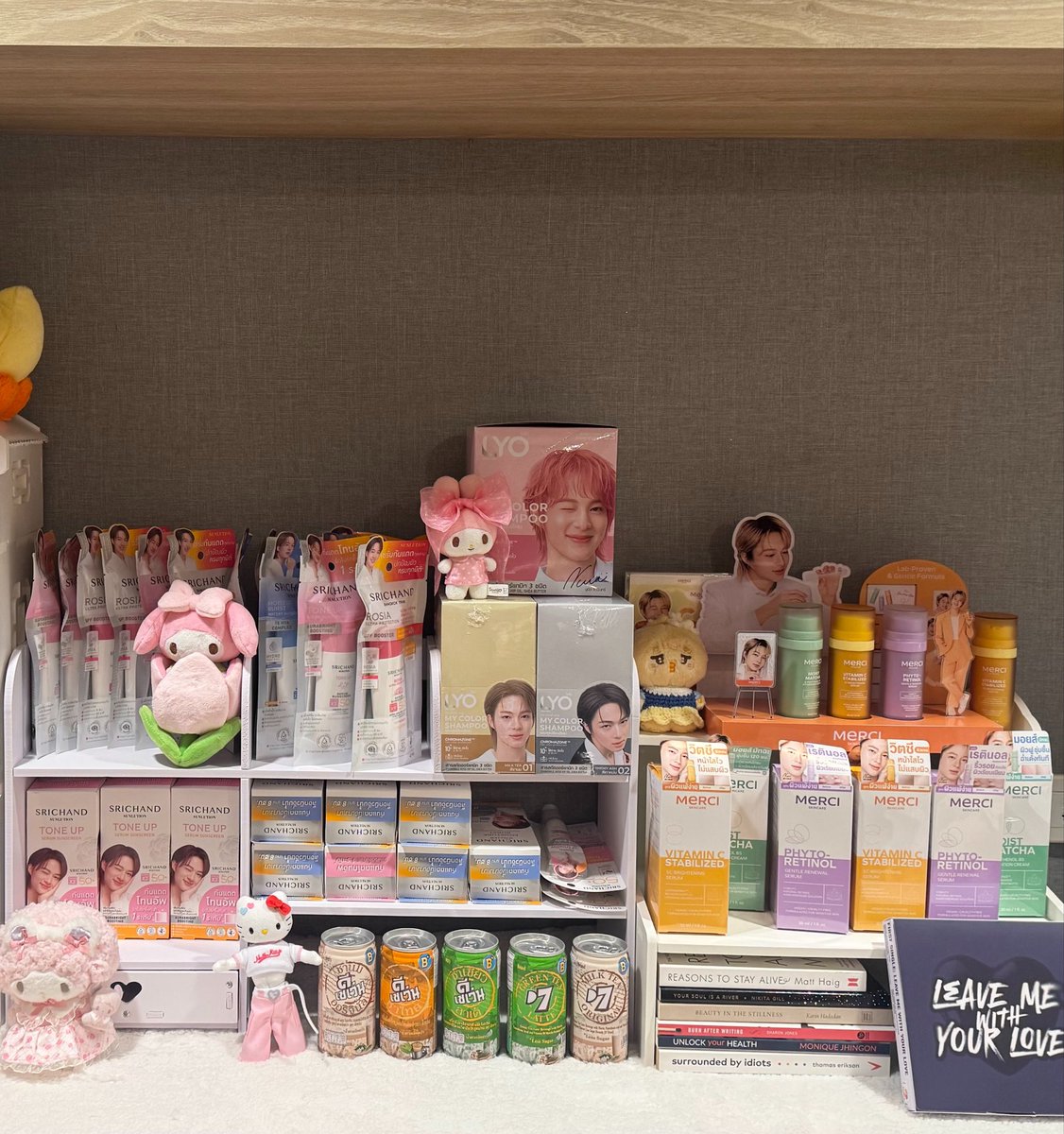 nunewmelody's tweet photo. My happiness is having a tiny corner dedicated to all the things I love 😌💖

The NuNew collection keeps growing…now I just need a bigger space🤭

I still need the NuNew Kitty bong, it would fit perfectly there 🥹

#NuNew 🎀 https://t.co/xGlaXsS3uw
