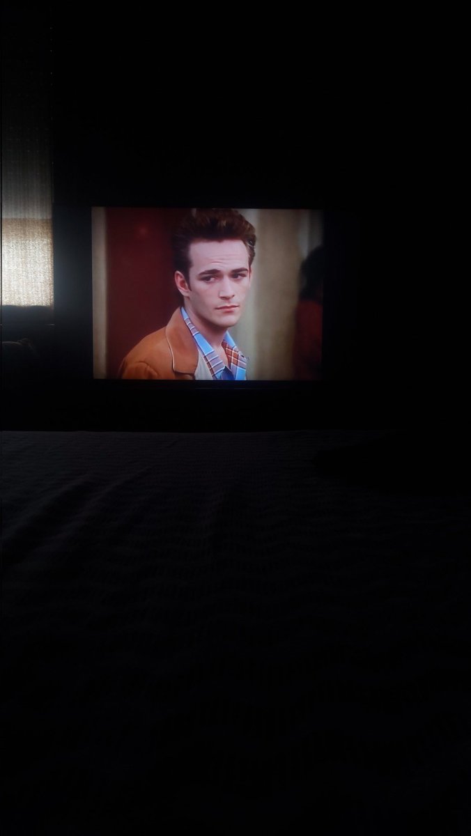sotises's tweet photo. Bimba di Luke Perry eccomi 💔 https://t.co/LyxigUGopb