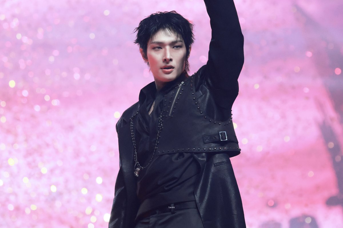 luceronoff's tweet photo. 260620 서울가요대상

#에이티즈 #ATEEZ #민기 #MINGI https://t.co/0e92bYo1gd