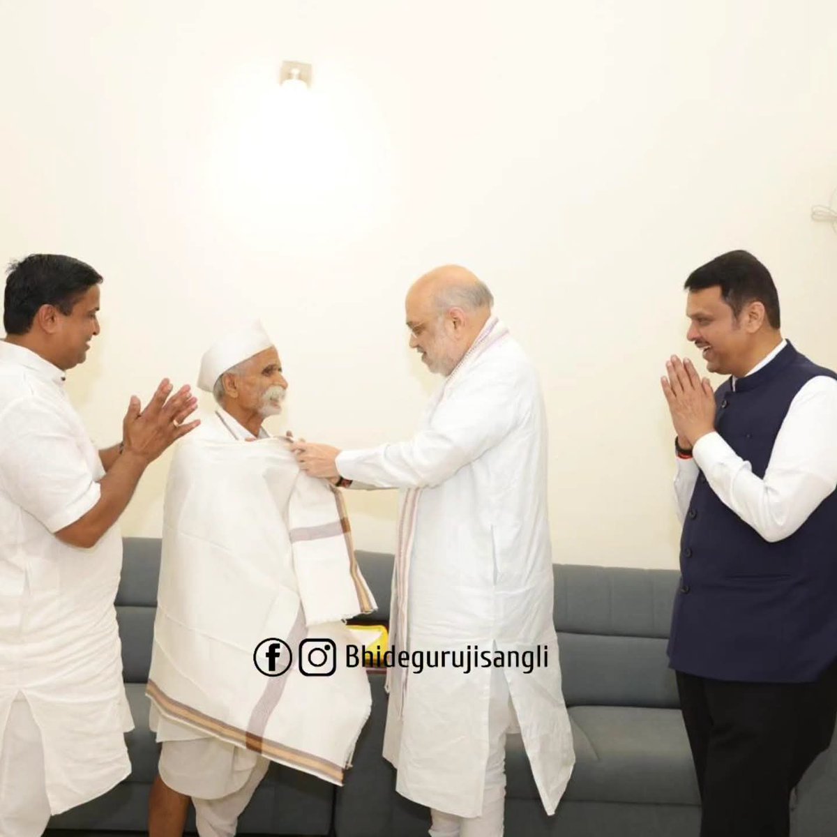 GurujiSangli's tweet photo. दिल्लीचेही तख्त राखतो महाराष्ट्र माझा..🙏🚩
@AmitShah 
@Dev_Fadnavis @AmitShahOffice https://t.co/XtArMKI9nW