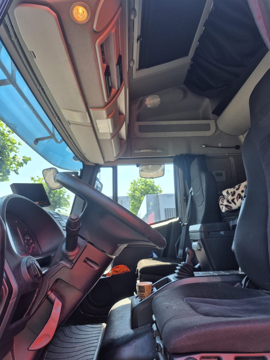Lohmann_CT_Line's tweet photo. Neu eingetroffen:

Iveco EUROCARGO 8-220 Pritschenwagen
EZ 02.2018
Euro 6 Motor
6000L 2400H 2480B Pritsche
545000 KM
Klima
Automatik
Blatt Luft gefedert
HU 07/26
Pritsche Schiebeplane links rechts
Reifen 80%
Guter Zustand
Zum Preise von 17.900 EUR + 19% MwSt https://t.co/PFC3HXiwMN