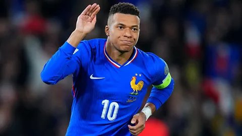 ElInmortal____'s tweet photo. Messi funcionaba.

Messi y Neymar funcionaban.

Messi, Neymar y Mbappé NO funcionaron.

__

Vinicius funciona.

Vinicius y Bellingham funcionan.

Vinicius, Bellingham y Mbappé NO funcionan.

--

Pero hay madridistas tontos que siguen sin entender una simple regla de tres. https://t.co/q2BlpoQvRK