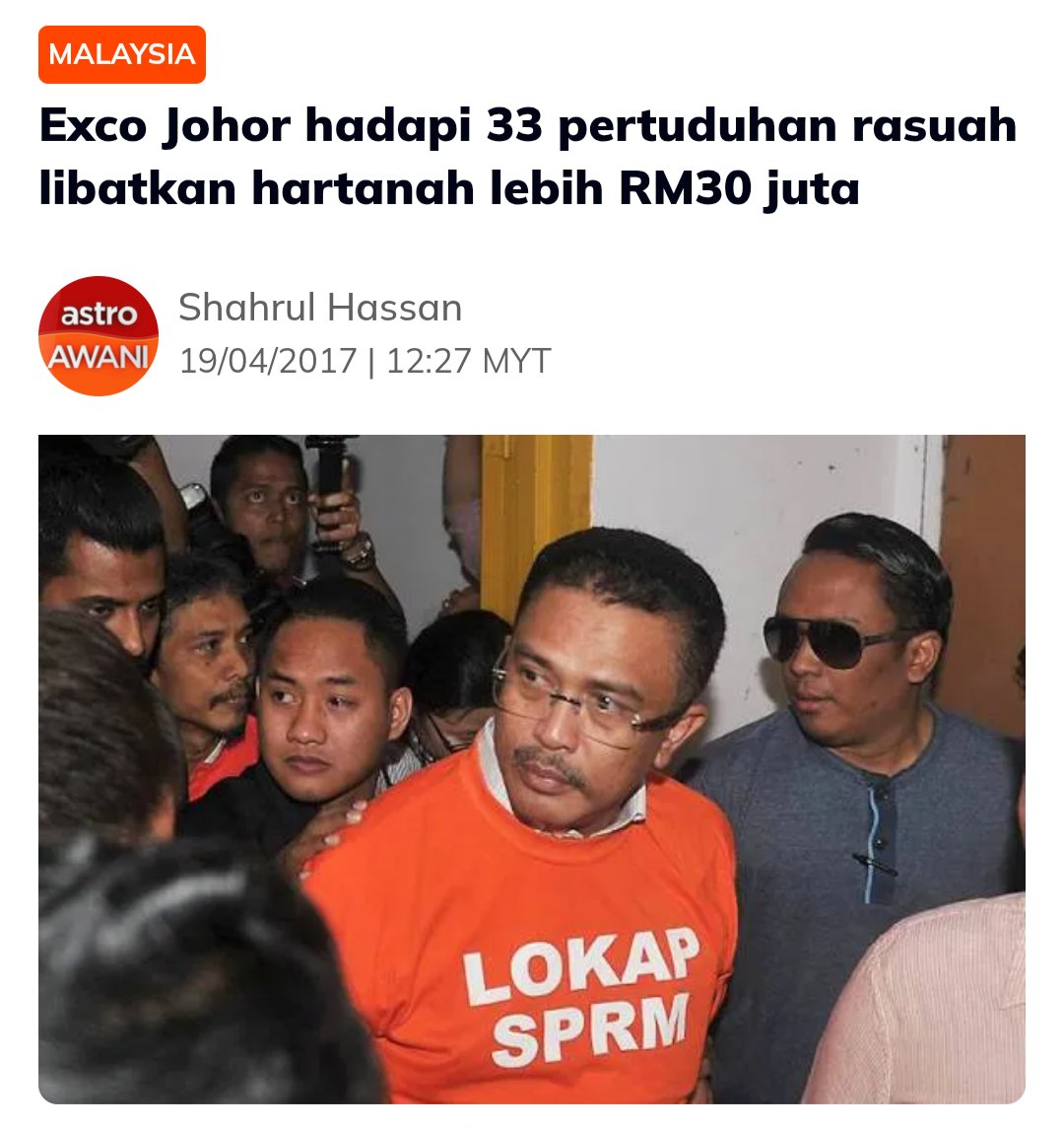 FaktaBukanAuta's tweet photo. Siapa bocorkan duit Johor?

Kebocoran duit negeri Johor paling ikonik berlaku pada tahun 2017. 

Siapa ingat lagi Skandal Hartanah Johor?

Tanah rizab Melayu ditukar status kpd lot antarabangsa utk dijual kpd orang Spore, premium tanah direndahkan utk dijual murah kpd pemaju.

Angkara ini ratusan juta duit Johor telah bocor!

Dari sini kita dapat tau yg bocorkan duit Johor adalah ahli politik tempatan yg menyandang jawatan Exco Perumahan.

Tak cukup dgn itu SPRM berjaya cekup dari pegawai kanan Kerajaan Negeri, anaknya, pegawai khasnya, hingga ke pemaju hartanah.