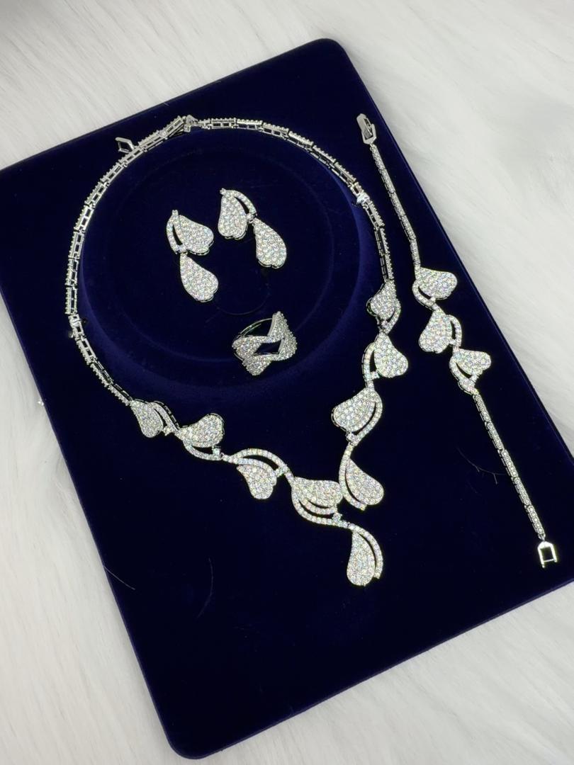 RukkayaKar68376's tweet photo. 4pcs set of zircon jewelry ✨️ 
🎈kaduna 
🏷30k
Dm or WhatsApp 08034940344 to https://t.co/myBLYwIM3C delivery 🌍 🚛 https://t.co/j05Hs5hix6