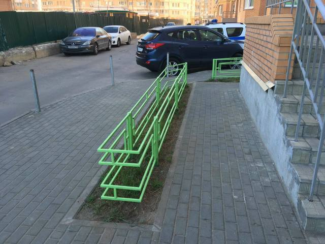 ux_from_hell's tweet photo. Непостоянная рубрика «Карательная урбанистика» https://t.co/IbjSAOs4w3