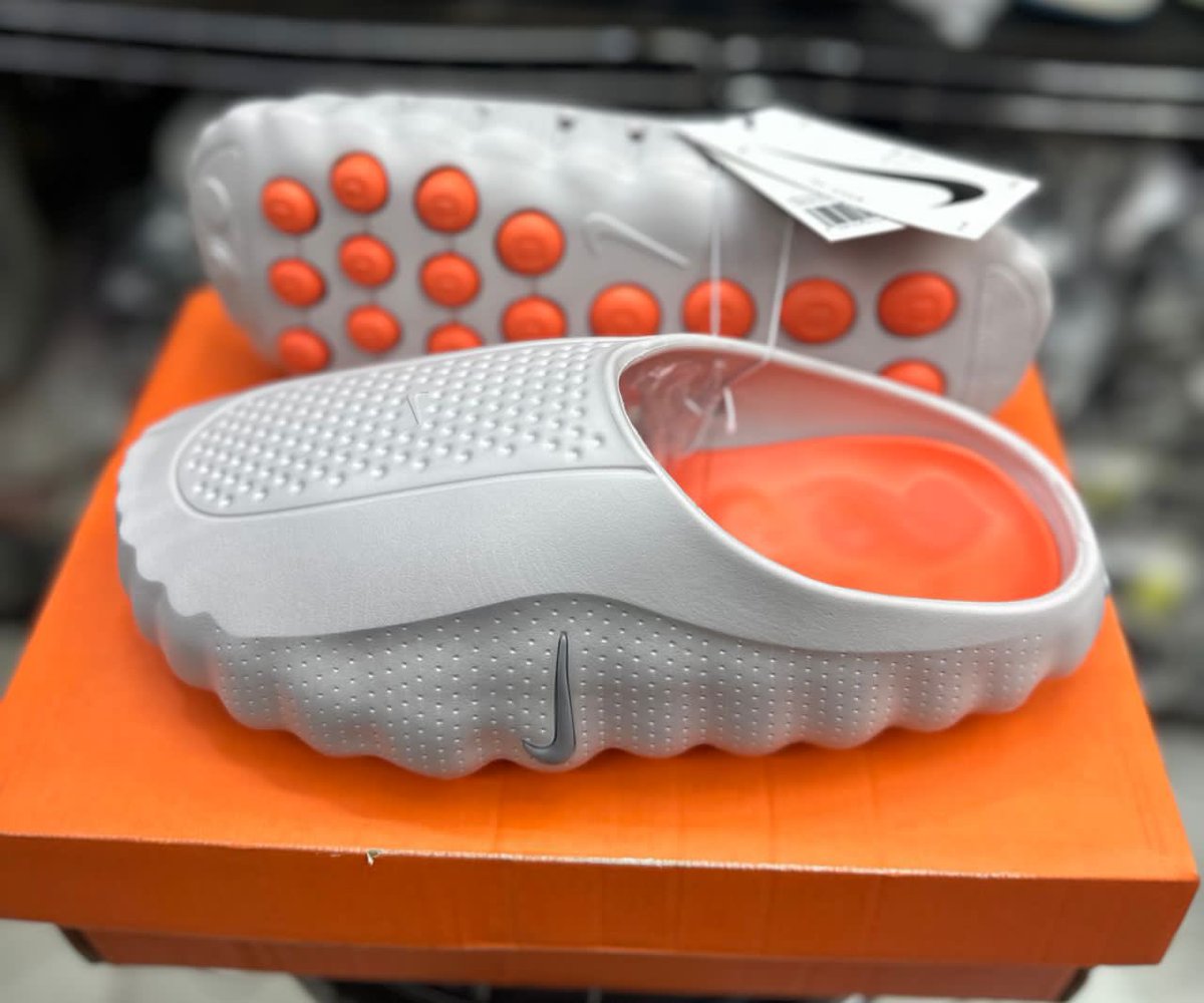 Miiiince_Alors's tweet photo. 👟SANDALES NIKE MIND

2e choix

✔️Size : 40 - 45
💰Price : 15,000 XAF
🚚 Delivery and shipping possible

Également disponible en 🔴.
WhatsApp 693520773 https://t.co/APcsNnAX8Z