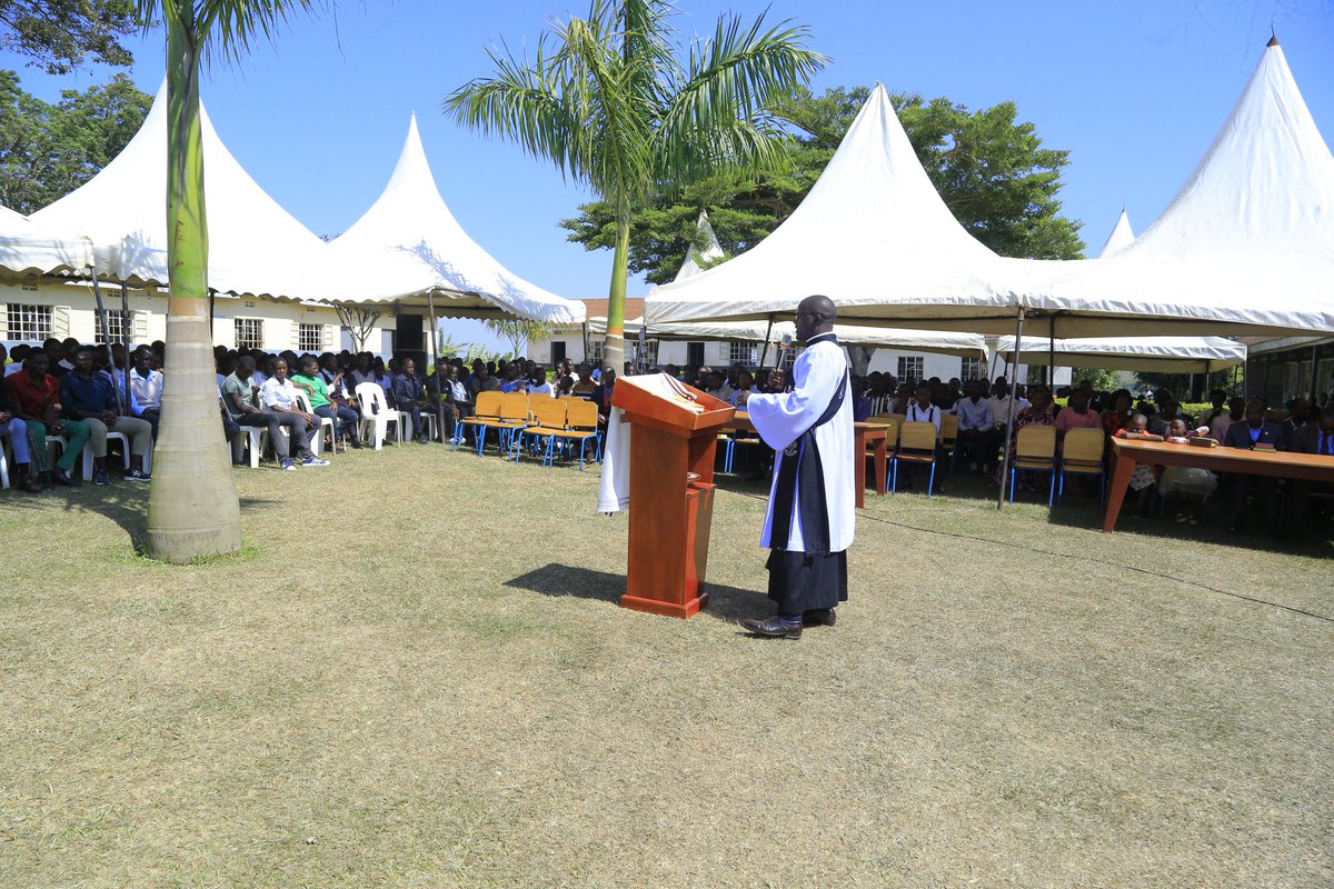 SamuelTayariWes's tweet photo. The conclusion of a 3 day conference i underway at Muntuyera Highschool Kitunga in Kajara Ntungamo district. The conference that began on Friday aims at strengthening faith among the learners and also strengthening their academic focus. https://t.co/JFP9evRtOz