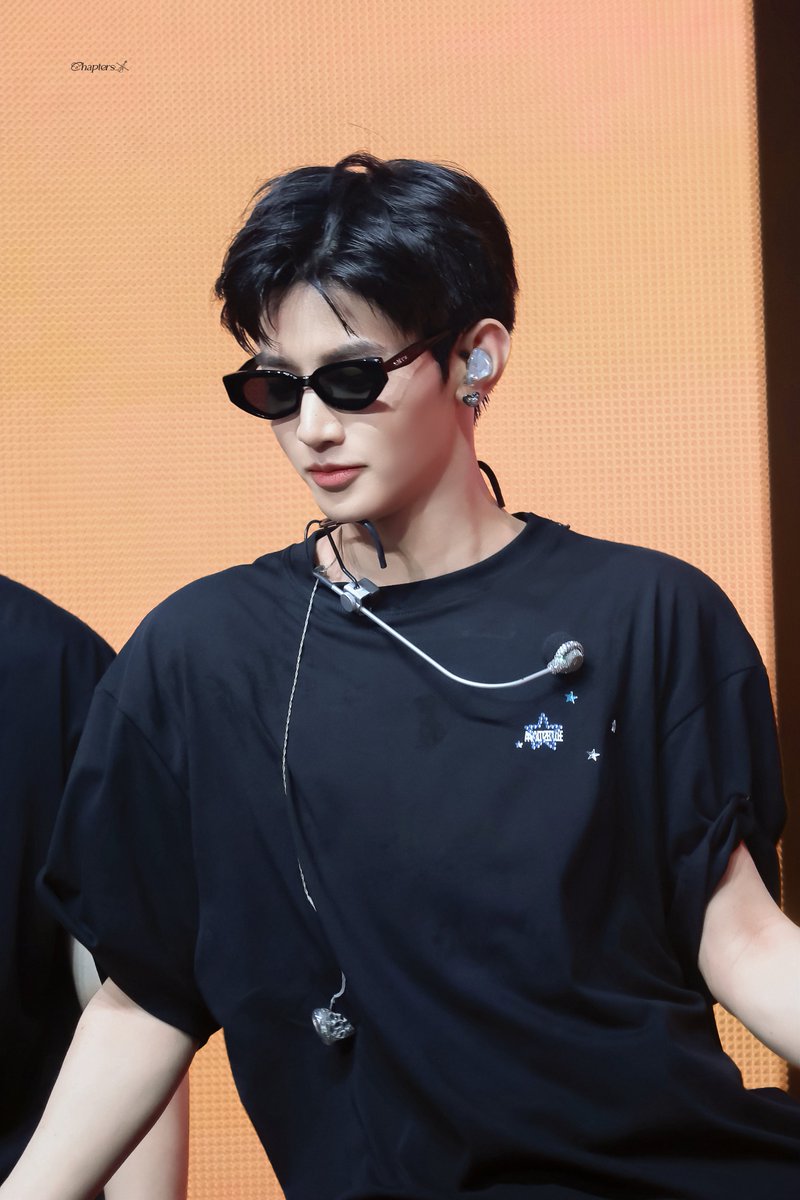 Chapters_Hao725's tweet photo. 𝗪𝗲𝗹𝗰𝗼𝗺𝗲 𝘁𝗼 𝗤𝘂𝗿𝗶𝗼𝘂𝘀 SHOWCON IN SEOUL

260621

🕶️

♫⋆ 𝄞 ────  𝐂𝐡.𝟐𝟏𝟏 ───── ｡♪ ₊

#ZHANGHAO #장하오 #章昊 #ジャンハオ
#AND2BLE    #앤더블 https://t.co/YnE6YkinrA