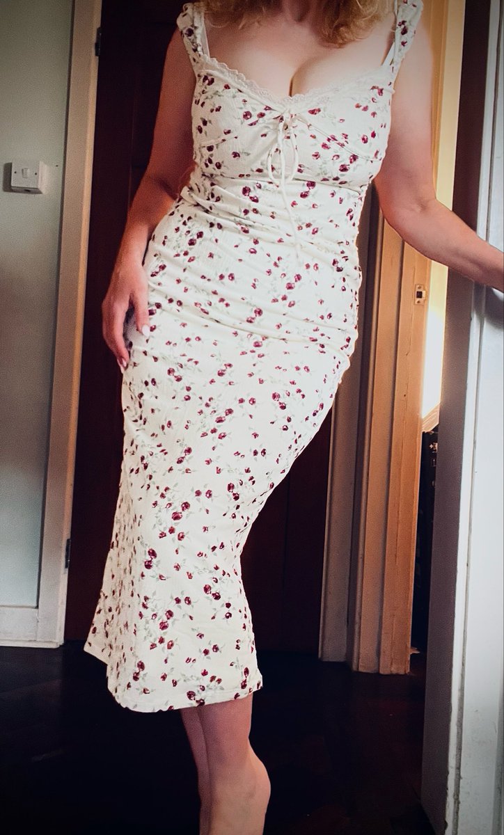 fcupbarbie's tweet photo. Happy Sunday ☀️Do we like my new summer dress? https://t.co/cQZfoARRkz