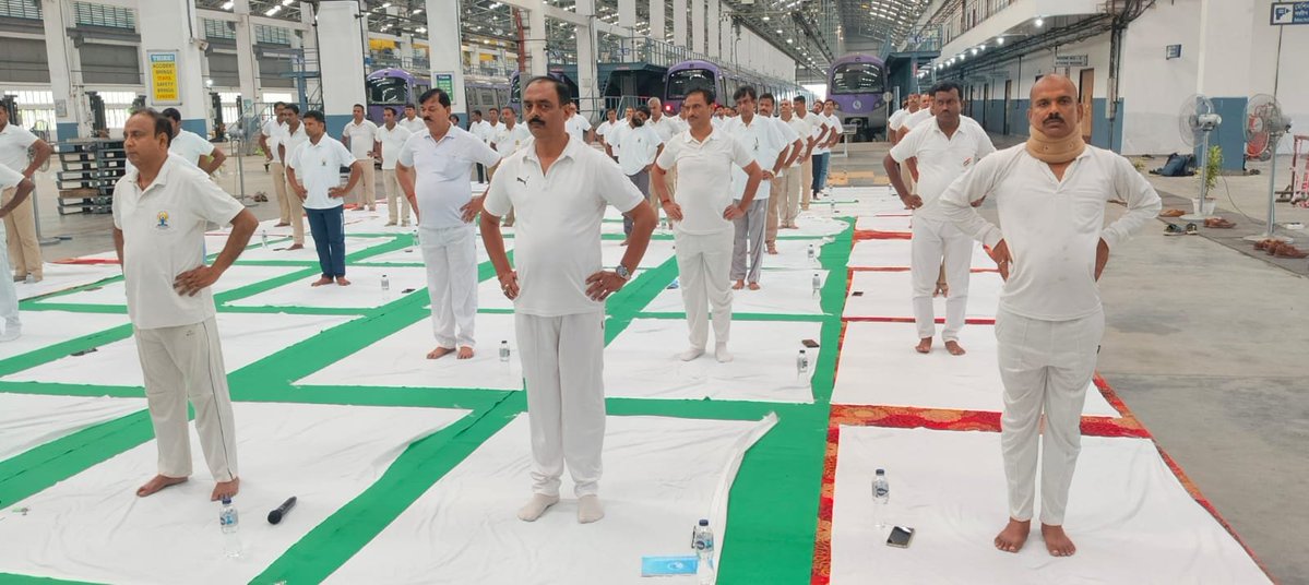 metrorailwaykol's tweet photo. #MetroRailway observed #International DayofYoga2026 today under the theme ‘#YogaForHealthyAgeing’. Shri Prem Sagar Gupta, GM, officers and staff participated in #IDY across Metro establishments, reaffirming the commitment to health, wellness and togetherness.
#Yoga365 #AamarKolkata
@moayush