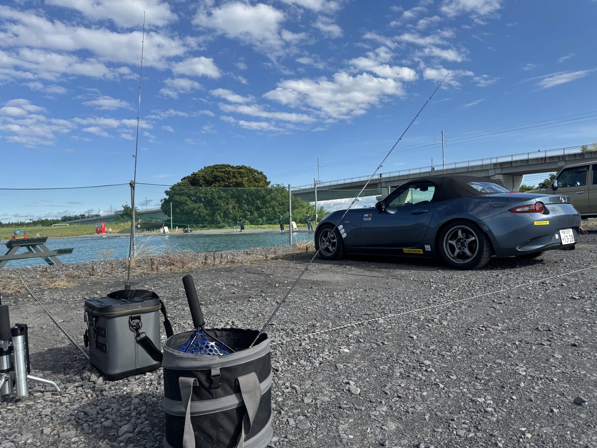 tkmn0527's tweet photo. 師匠との釣り対決は1対1の引き分けでした。
どちらもまたリベンジ！ https://t.co/3HE7kcUL6E