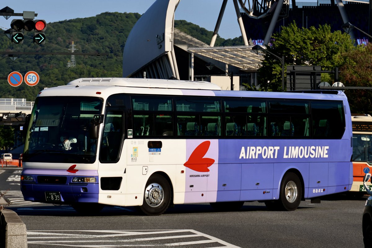 ef602's tweet photo. 広島バス 2011 / 広島200か839
2006年に導入され、リムジン唯一となったエアロバス
リムジンバス最古参となっていることから、いつまで活躍できるか注目です。 https://t.co/vFvQCeioCp