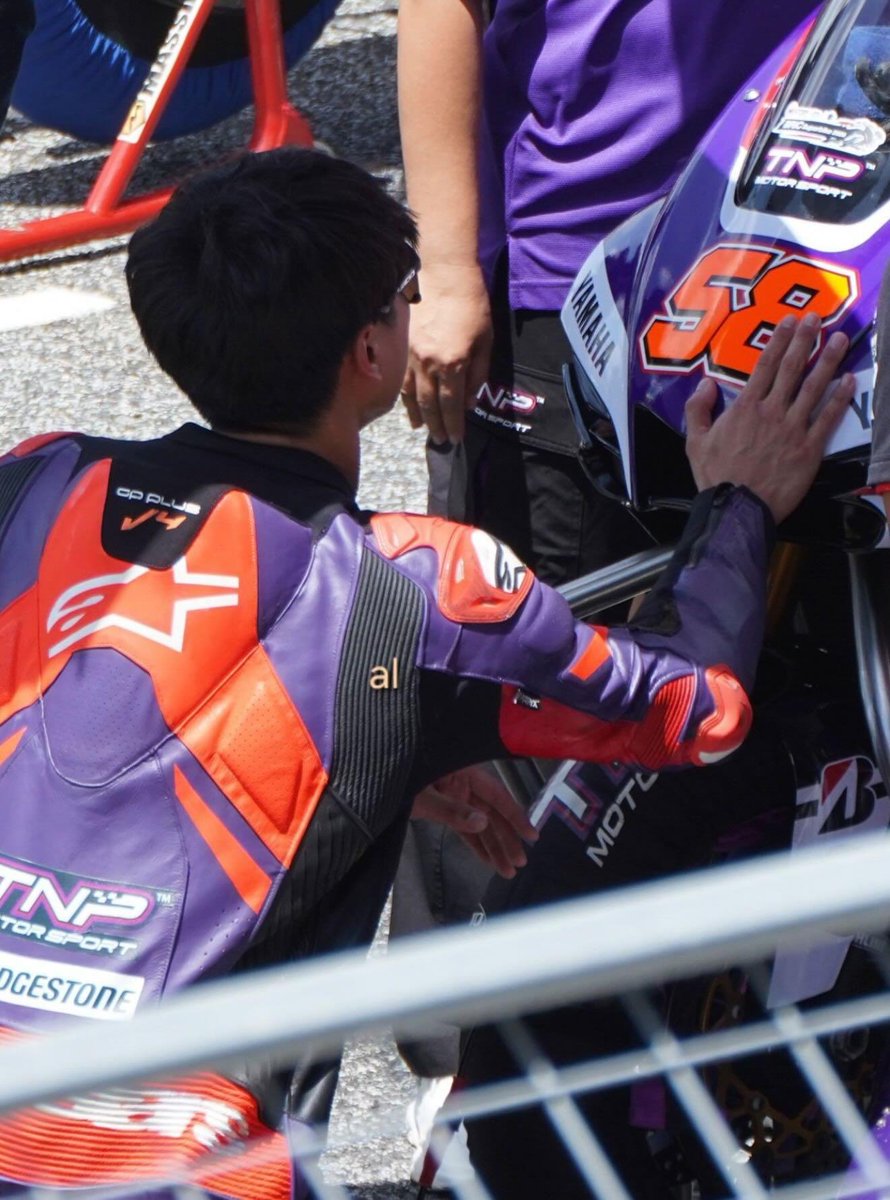 Pzoe013's tweet photo. When I look at Ohm Pawat, I see courage, hard work, and resilience. Despite a bad accident just two months ago, he is back on the track. I couldn't be more proud to be his fan! 🧡🏍🔥
We are super proud of you, Ohmie🧡💪🫂

OHM AT BRICSBK2026 D2
#BRICSBK2026xOhmD2
#ohmpawat https://t.co/isGS4nPFSc