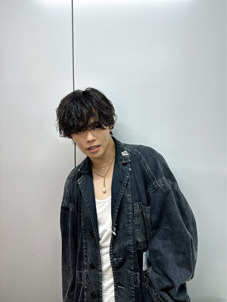 000mie000's tweet photo. #KITsオフィシャル流出 
本日23時59分まで！

朝に📮したのだけれども、流出は２枚までなので悩みに悩んだ末にこちらをチョイス！
やっぱり大好きパーマネントカイくん（拡大して見て💙）
どんな髪型でも素敵だから悩みすぎて禿げそうになるけれども、選ぶのも幸せ💙
KITs全員、幸せにしてもらえるよ✨ https://t.co/kMKeoKVrun