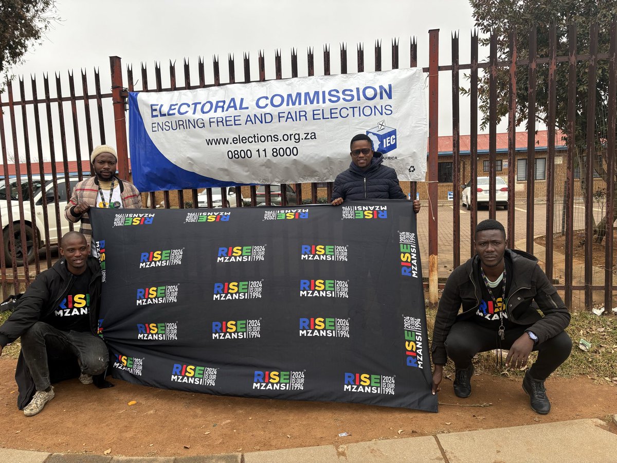 Phakga's tweet photo. @Rise_Mzansi activist continue with registration drive in ward 66. I also did change of address and which took less than 30 seconds thanks @IECSouthAfrica https://t.co/MNqIbr8YO4