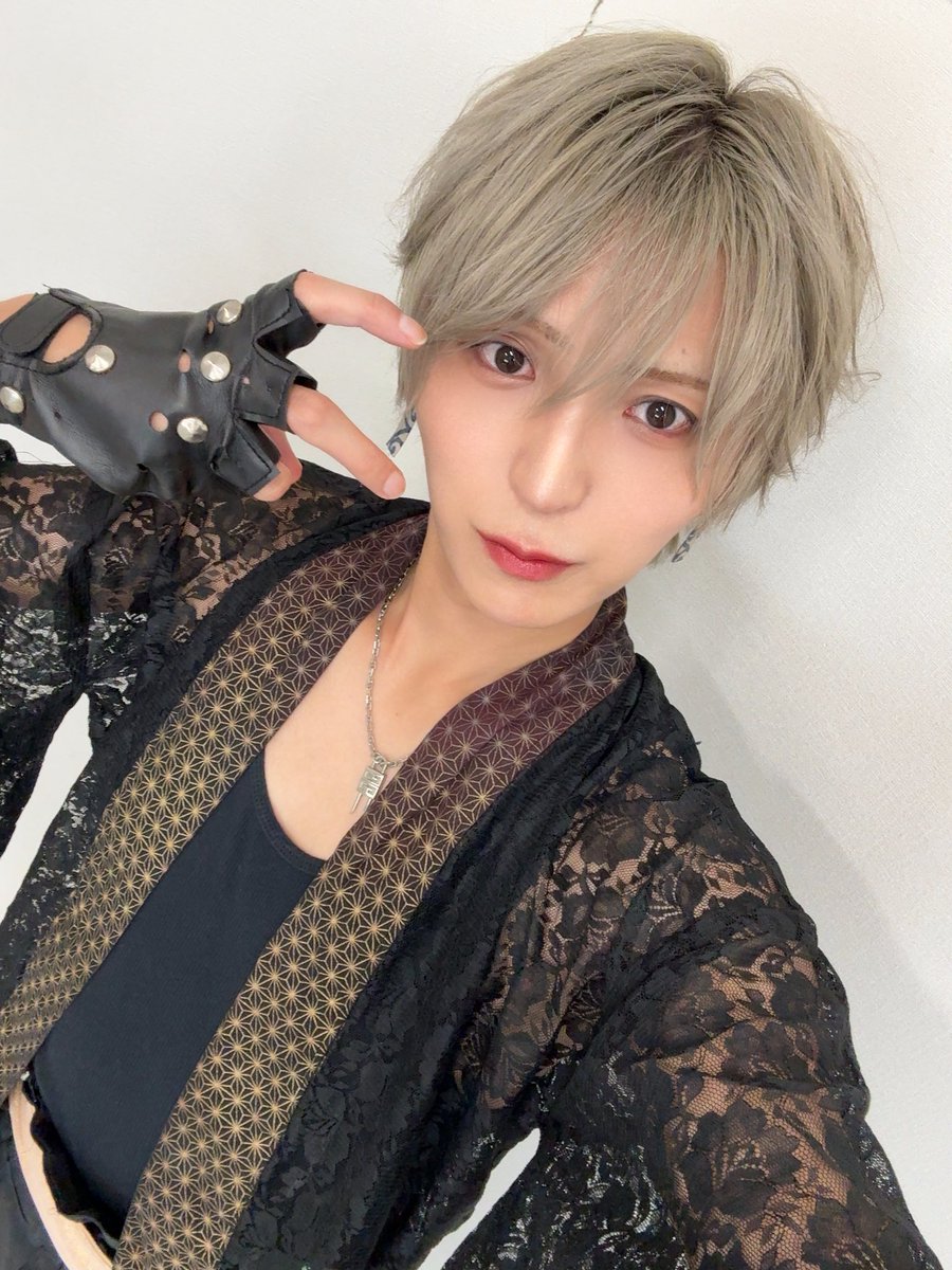 syotaaa2's tweet photo. イオンタウン上里インストアライブありがとございましたああああ！

今日はめちゃくちゃ晴れたね！☀️

あちあちなライブを沢山の人の前で届ける事が出来て良かったです。

これからもいろんな場所で沢山届けていきたいです。

髪切ったの大満足でした自分的🙆

今日も沢山の幸せをありがとう。 https://t.co/ctwZkAuTEC