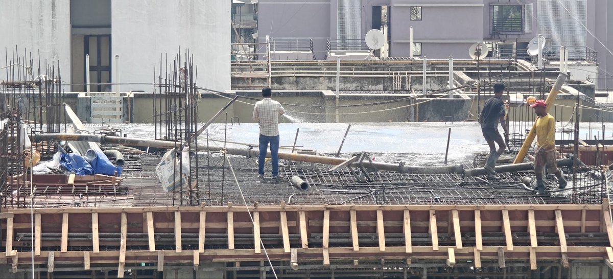 kks_karan's tweet photo. @mybmc @mayor_mumbai @MumbaiPolice how is this construction site having access to water when entire mumbai is having water crisis? @Borivali_PS @BJP4Mumbai https://t.co/nzO6QaYH8u