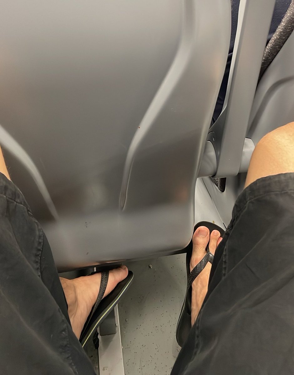 Matte0o2's tweet photo. Ah fuck, I forgot my shoes at home https://t.co/NDB13MKlsh