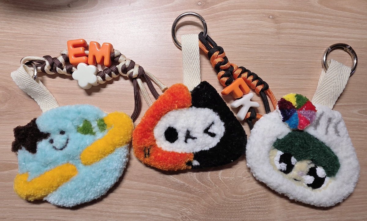 bugsrock's tweet photo. ゆみの神スリー揃いました🥹🧡
ゆずむむが簡単そうで一番難しく2回さよならしてやっと完成🥲🧡
全部色々と何かちがう気がするけど気にしないもん💪✨
FFFに一緒に行こうね🧡

······そして·····次は···無謀なぷすぷすGAを企んでいる····😏ﾍﾍ
#yuzumumu #paody
#MRSATURNWORLD
#FFFPartyConcert2026 https://t.co/knYeUGVnTu