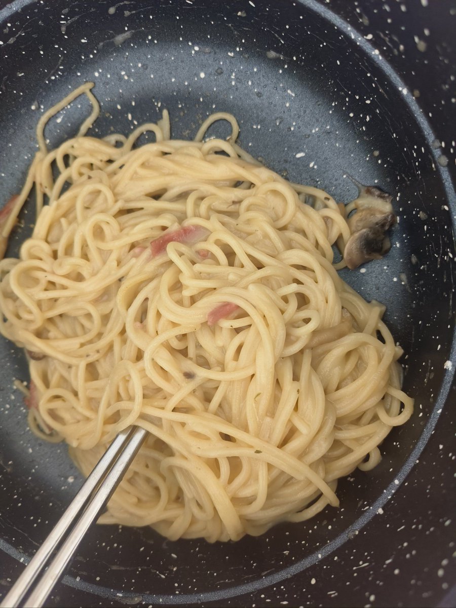 Agus162107's tweet photo. Just whipped up creamy garlic mushroom pasta in 15 mins—comfort food hits different when you make it at home! https://t.co/MQYkOKerAQ