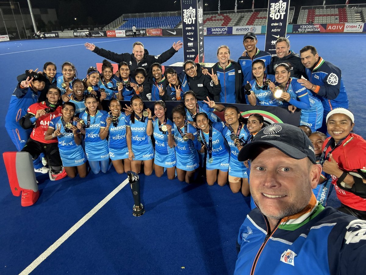 TheKhelIndia's tweet photo. THE WINNING SELFIE FT. COACH SJOERD MARIJNE 

- Under his coaching, Indian Women's Team won Nations Cup &amp; Qualified for FIH Pro Women's League https://t.co/AVUe1EkvNp