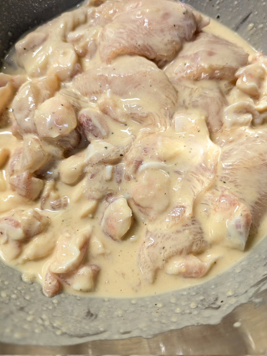 a53kb's tweet photo. 鶏むね肉と、ひざ軟骨を唐揚げにする〜 https://t.co/mRsjgr9Npq