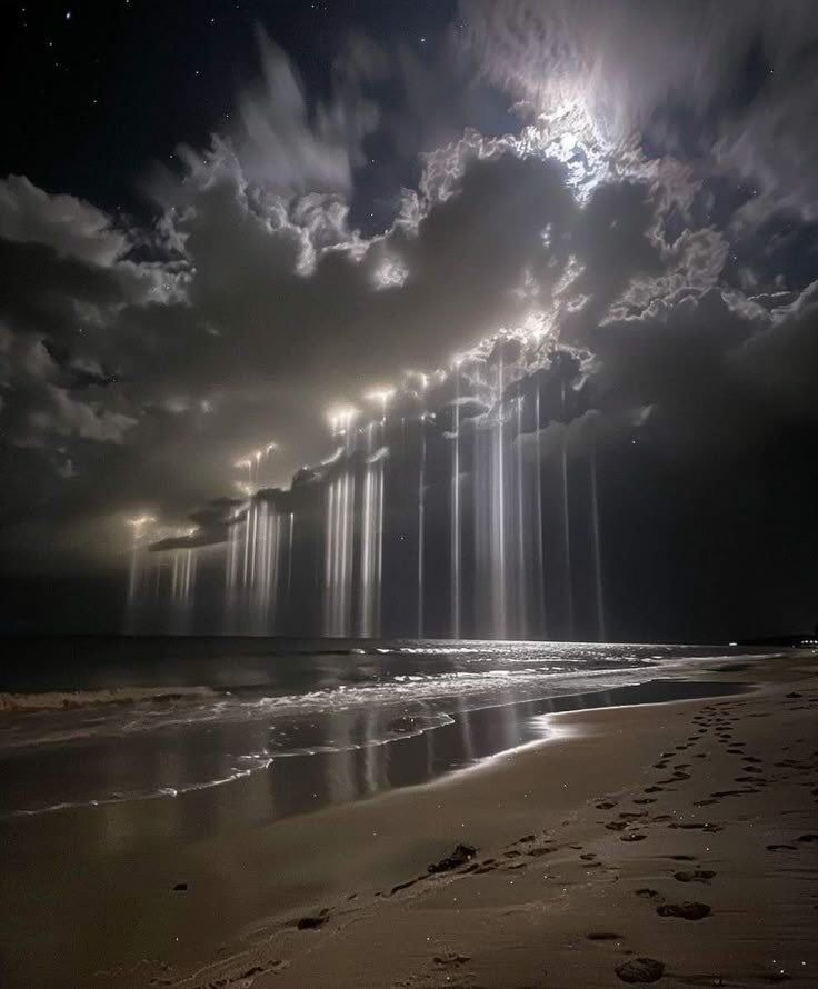 artindetails's tweet photo. light pillars https://t.co/dFR5MTKkYf