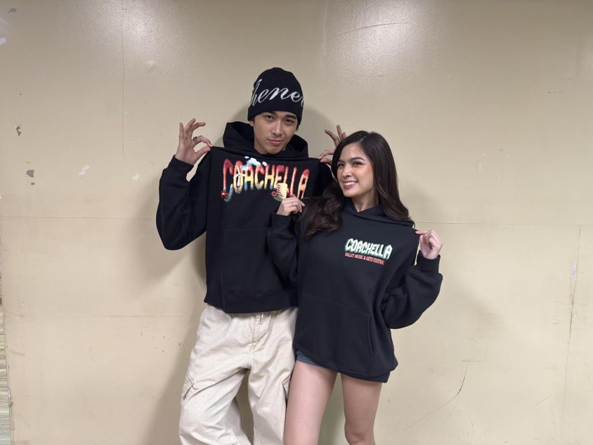 here4bgyo_'s tweet photo. Sanaol may nag ggift ng coachella merch.

#GeLex #bgyo_gelo #alexailacad https://t.co/qZGvSaBvAT
