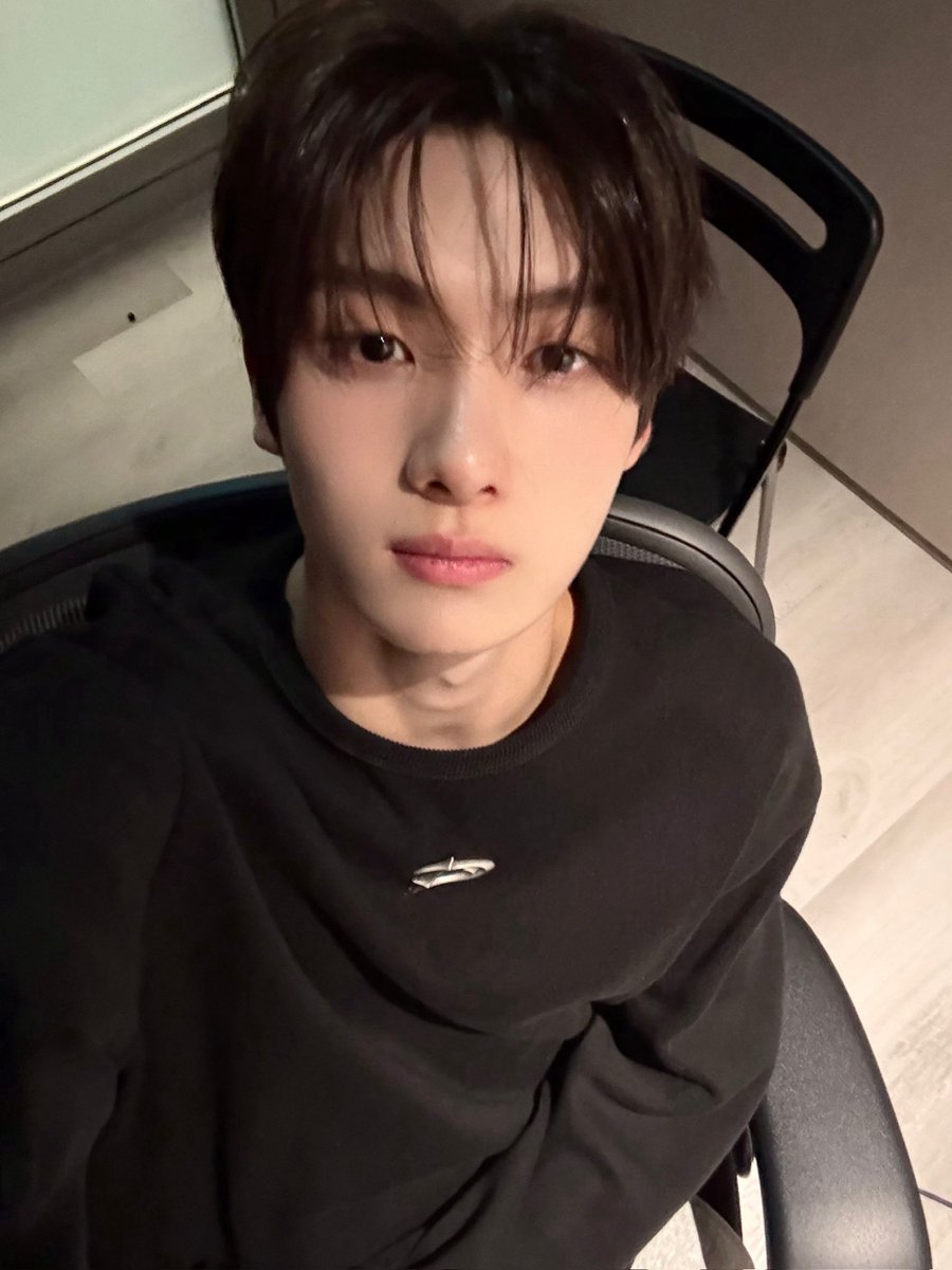 토리 tweet media
