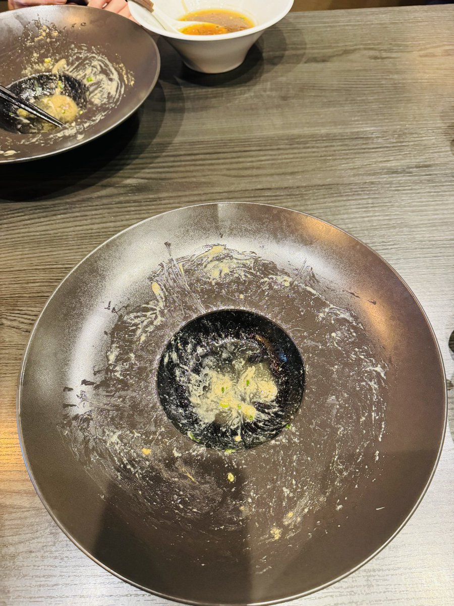 narunar_u's tweet photo. 〜🍜本日の麺チャージ🍜〜
・天草大王つけ蕎麦(300g)
・替玉(ズワイ蟹のソース)
ラーツーを企画しバイク3台で訪麺🍜
4年ぶりくらいの訪麺でしたが先客多数で相変わらずの人気店😌
味は勿論、盛り付けもお洒落で今日もしっかり完食、ごちそうさまでした🐷
#論露に不二 https://t.co/SGiEc5JRNT