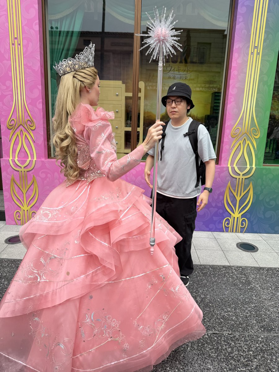 daibajun's tweet photo. 大阪を旅行しておりました

これは関西の善い魔女グリンダに謁見してキョドるワイ https://t.co/d17CVPSY2A