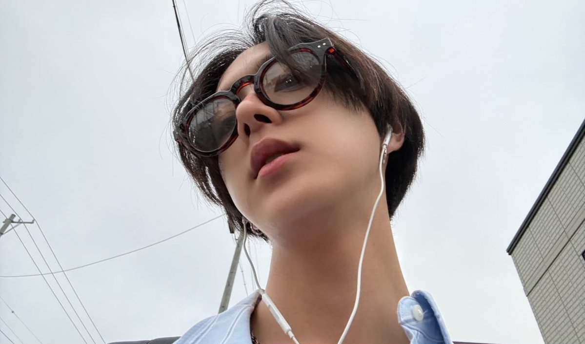 saminamon's tweet photo. Would you take a look at this cool guy~~👓🎶 https://t.co/LlHw1Cg9qP