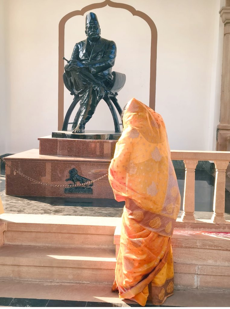 PremwatiMayor's tweet photo. राष्ट्रीय स्वयंसेवक संघ के संस्थापक एवं प्रथम सरसंघचालक, परम पूजनीय डॉ. केशव बलिराम हेडगेवार जी की पुण्यतिथि पर उन्हें विनम्र श्रद्धांजलि।

राष्ट्रभक्ति, संगठन निर्माण और समाज जागरण के लिए समर्पित उनका संपूर्ण जीवन हम सभी के लिए प्रेरणास्रोत है।

कोटि-कोटि नमन। 🙏🏻 https://t.co/SFqZY5INxL
