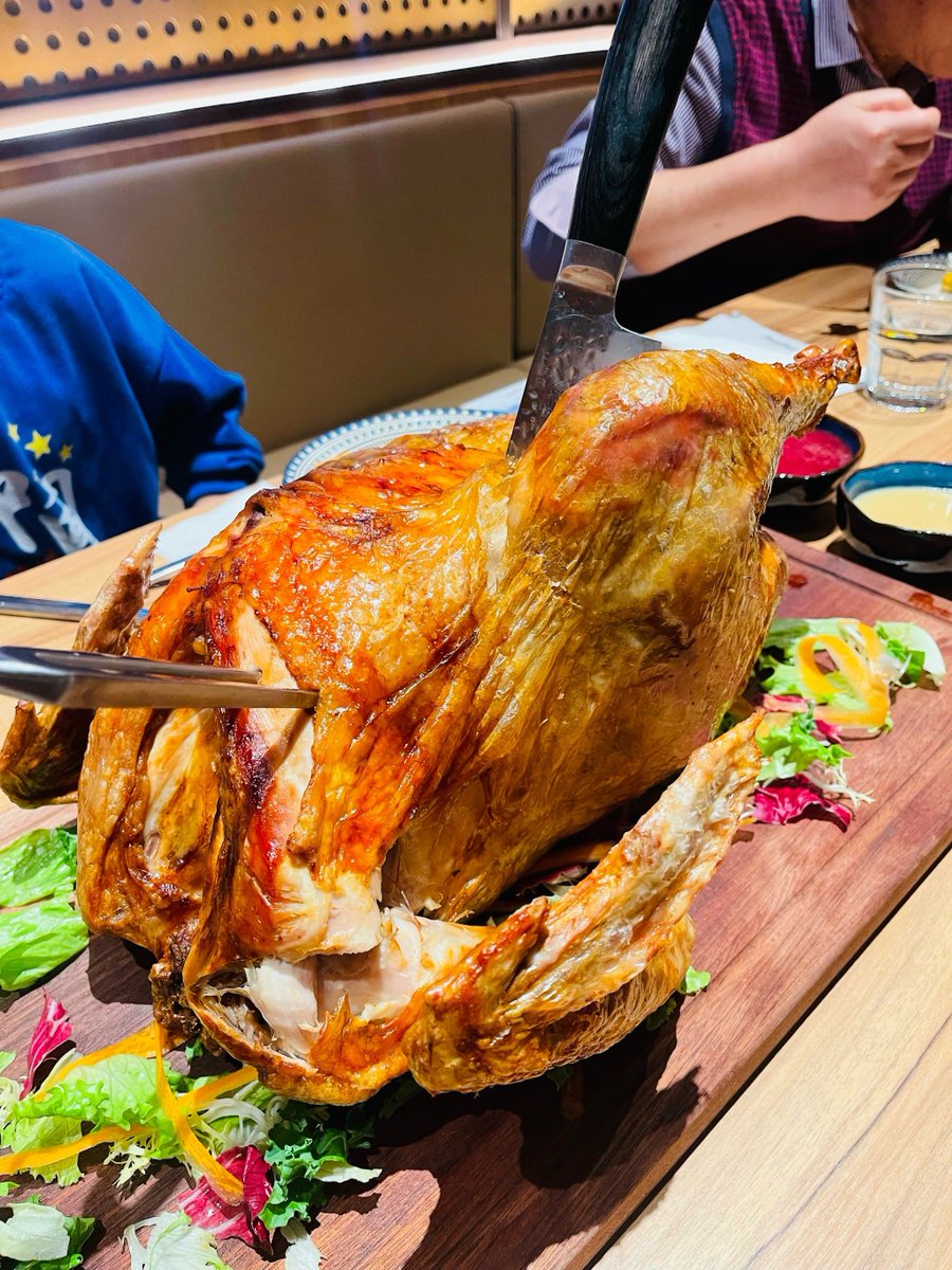 kiriamyah's tweet photo. Thanksgiving feast alert! Juicy turkey, creamy mashed potatoes, sweet pumpkin pie—grab your fork and dig into our limited-time holiday special today! https://t.co/p4VLOhFSzy