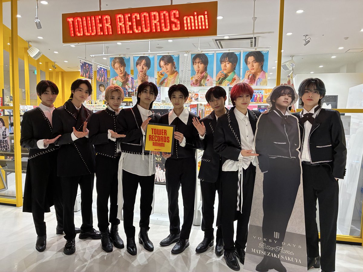 TOWER_AMAMI's tweet photo. 【#VOKSYDAYS】 

本日は1st EP「Bitter Flame」発売記念リリースイベントにご来場いただきありがとうございました😆✨

イベント終了後に #ボクシダイ の皆様にご来店いただき素敵なお写真をいただきました！！📸

またのイベント開催をお待ちしております〜☺️💕
#ボクシダイのリリイベ https://t.co/R6AgJsNLCe