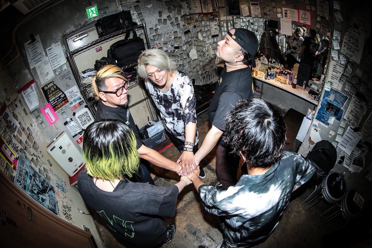 Slingshot1206's tweet photo. 10周年ワンマンライブ駆けつけてくれたみんなありがとう！！
熱気溢れるフロアも
たくさんの最高の笑顔も
続けてくれてありがとうの言葉も最高の宝物です！
ここから10周年を全力で駆け抜けて、もっともっとこの輪を一緒に広げていきましょう！！
まだまだやったるぜ✊
📸 by @85ride_kool https://t.co/2HUXO5a8DH