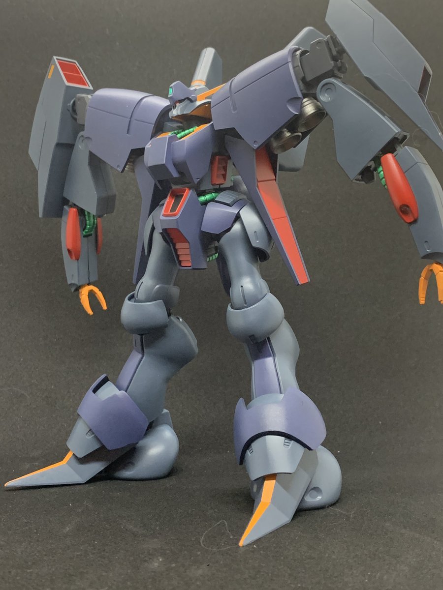 Harimage7's tweet photo. #ガンプラ
#バイアラン
#Zガンダム

今年21体目完成
塗り分けしたはずが同系色で違いがよくわからなくなってしまった…泣
バイアランはポージング難しい問題であります https://t.co/OnFRYmCpgi