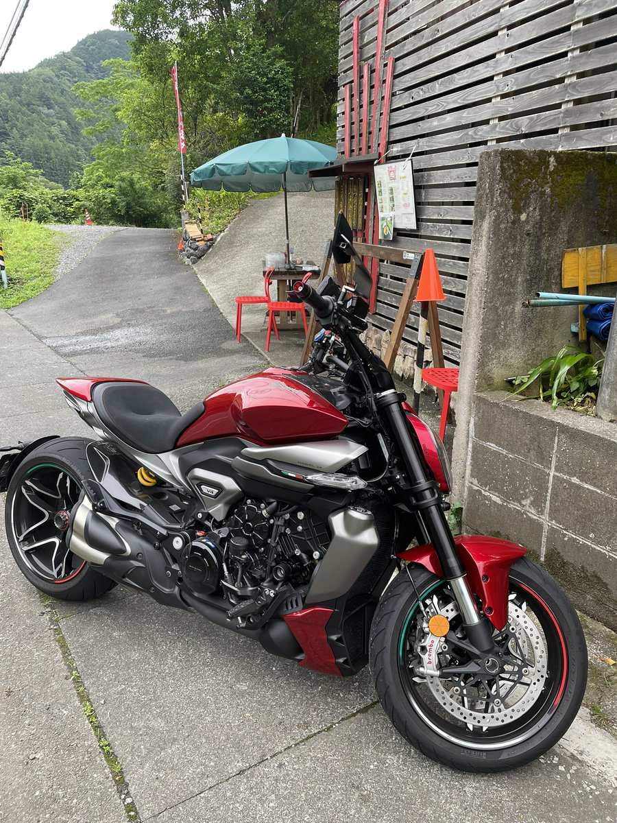 redtail_moto's tweet photo. 今週末は土日とも雨だと思っていたら、雨が上がったので、急遽、XDiavelでお出かけ。
「プチバカンスもつの華」へ始めていって、どっちも定食を。
美味しかったけど、量が多過ぎた。
#xdiavel https://t.co/IoC8cJ60uv