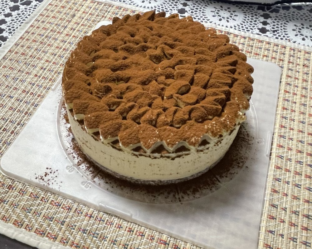 D_nomiti's tweet photo. 今日は父の日。
父上が甘いもの好きなのでティラミスケーキを作り『こんばんﾃｨｹﾃｨｹ～ツイキャスで配信してます～♪』

――突如脳内に響き渡る「こんティケ~ the world is wide ~」

「やあ、ディーノさん」
「TKMッ！」 https://t.co/1x9yoAI6BP