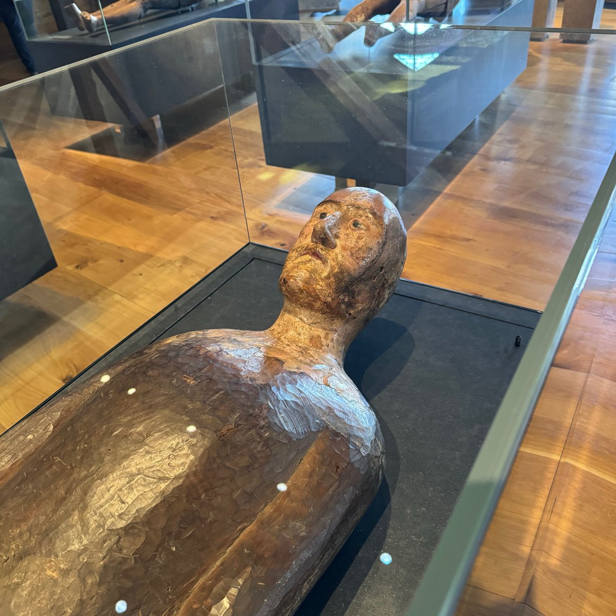 danhathersage's tweet photo. Face-to-face with Edward III. His medieval funerary effigy is still preserved at Westminster Abbey.

He died #OTD in 1377 at Sheen Palace. https://t.co/vooYjBGuWI