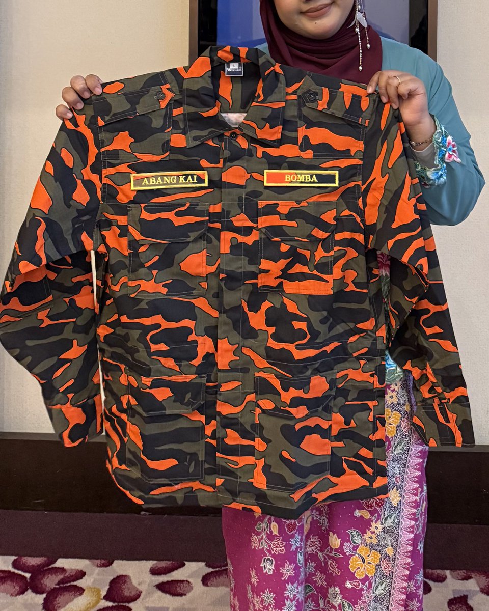 gomjikai's tweet photo. YALL ABANG BOMBA BECOME REAL!!! I LOVE HIM SO MUCHH HE WORE BOMBA UNIFORM THAT I BOUGHT FOR HIM 😭😭😭🙏🙏✨✨✨ 

#KAI 
#EXOReignsMY #EXHORIZONinKL #EXOinKL #KehadiranKAI https://t.co/ZH6bdsFgDF