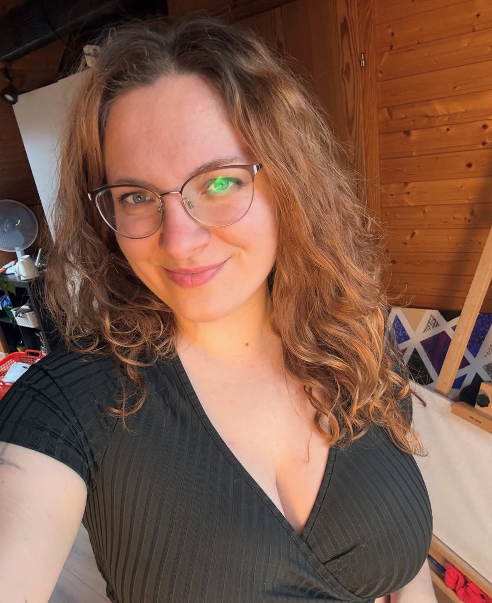 CarolineWewcsa's tweet photo. What’s your first thought about me ? https://t.co/YT9K5sIgoP