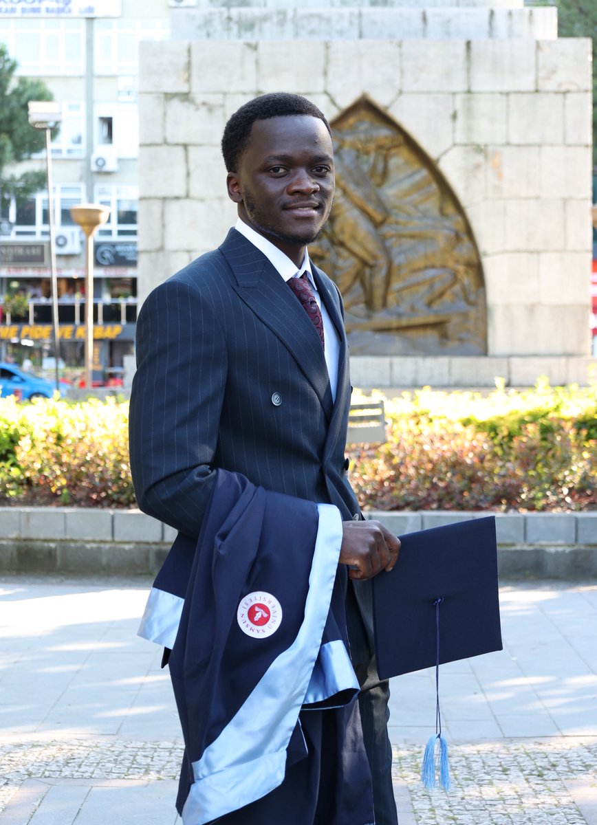 DecentPlugMw's tweet photo. I just graduated from @samsun_univ after completing my BEng in Biomedical Engineering degree 🎓🍾

It has been God since day one🙏🏾 https://t.co/rPgDKRr80o