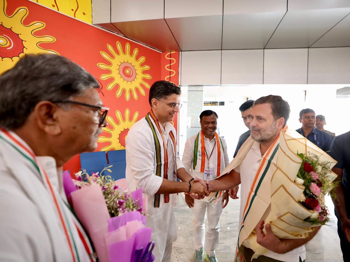 INCChhattisgarh's tweet photo. माता कौशल्या की पुण्य जन्मभूमि एवं प्रभु श्रीराम के ननिहाल छत्तीसगढ़ की पावन धरा पर जननायक, लोकसभा में नेता प्रतिपक्ष, युवाओं के प्रेरणास्रोत तथा जन-जन की आवाज़ आदरणीय श्री राहुल गांधी जी के छत्तीसगढ़ आगमन पर हार्दिक स्वागत एवं अभिनंदन।

📍स्वामी विवेकानंद एयरपोर्ट, रायपुर https://t.co/Rcj7SrFHlx